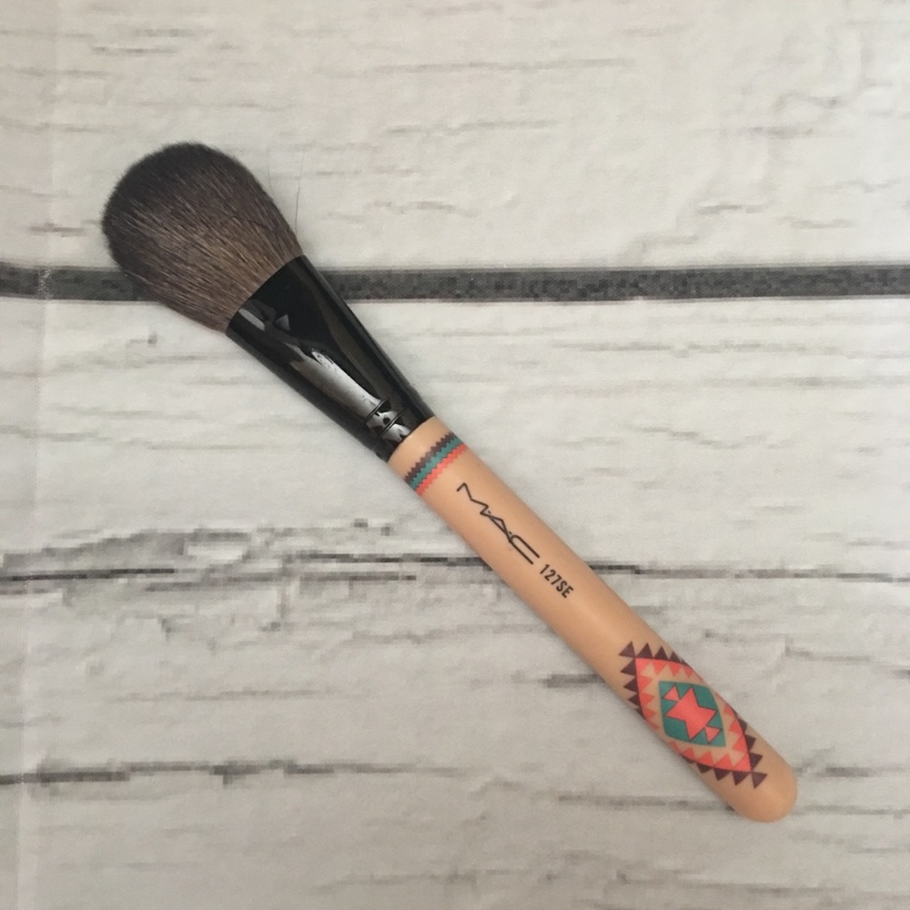 ⭐️NEW⭐️ MAC Vibe Tribe Brush